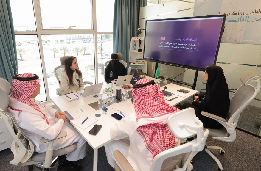 اجتماع استراتيجي مع مدارس السكب لمناقشة الخطة التسويقية والفكرة الإبداعية